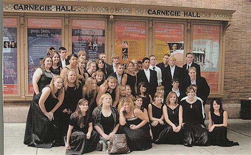 Group of SHHS Choir students outside of Carnegie Hall in New York City